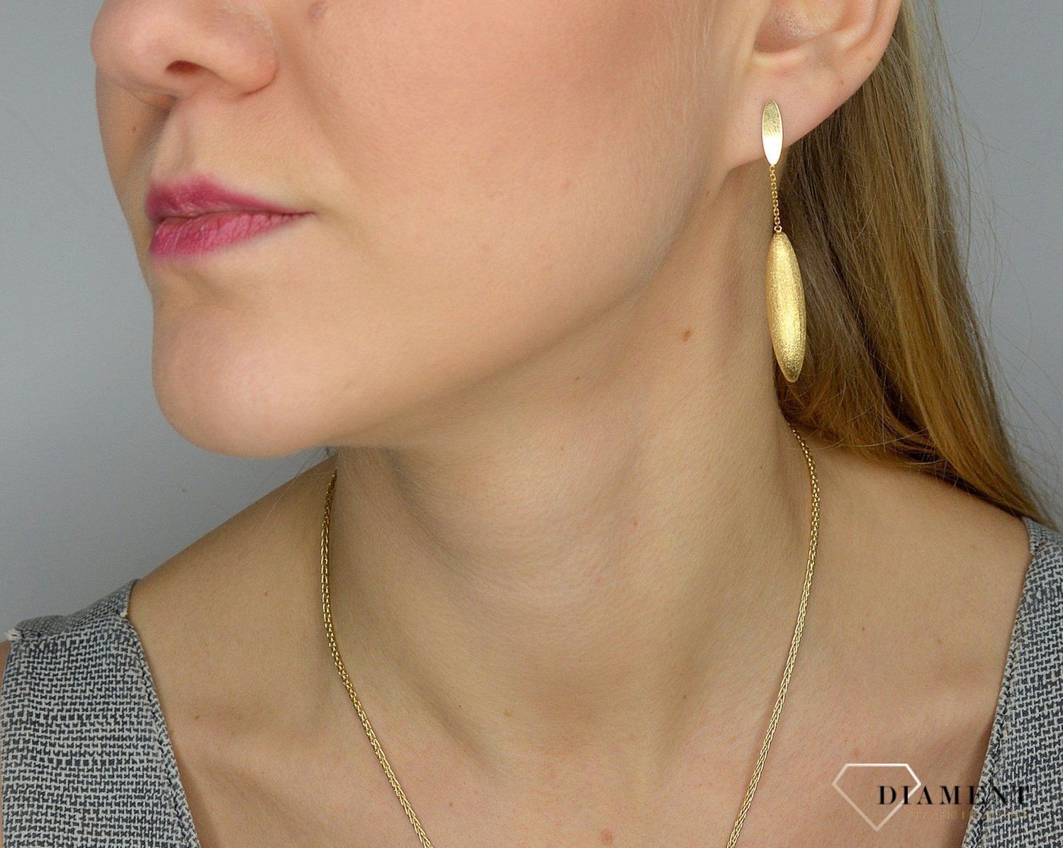 Złote kolczyki wiszące 585 'Matowe sopelki' to wyjątkowa biżuteria dla mamy i ukochanej osoby.jpg